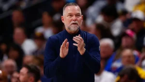 taktik pelatih clutch tanpa starter playoff NBA 2026