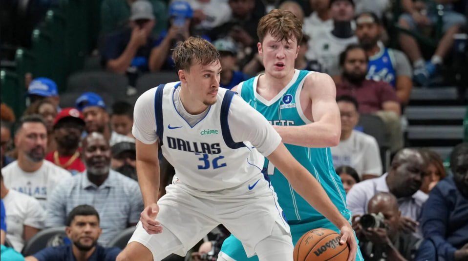 ilustrasi pemain basket muda NBA melakukan dunk spektakuler di arena penuh penonton