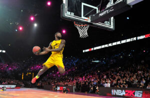 ilustrasi pertandingan playoff NBA dengan pemain melakukan dunk dan suasana arena penuh tekanan